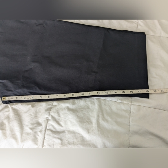 Classic black, pull on Capri pants by Pennington's in every story, 18 regular - Picture 6 of 12